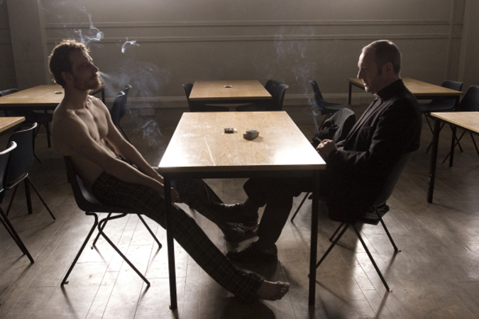Still of Liam Cunningham and Michael Fassbender in Hunger (2008)