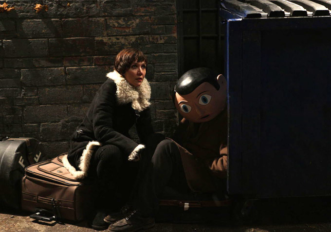 Still of Maggie Gyllenhaal and Michael Fassbender in Frank (2014)