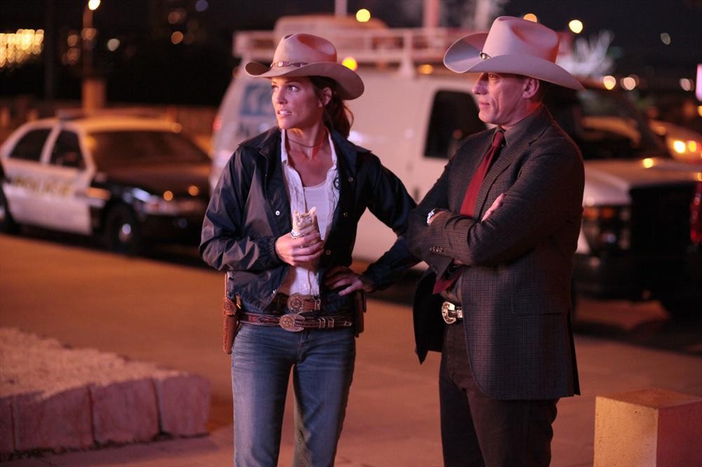 Still of Alex Fernandez and Tricia Helfer in Killer Women (2014)