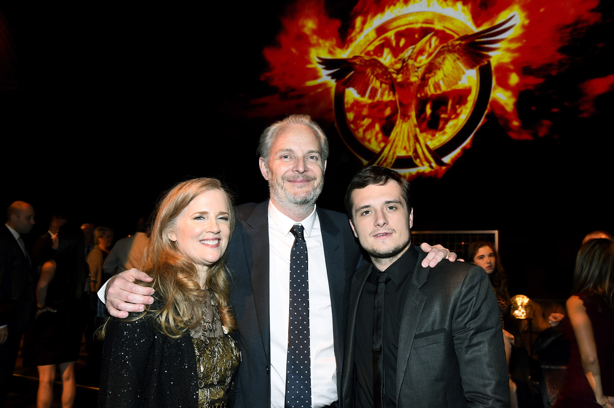 Suzanne Collins, Josh Hutcherson and Francis Lawrence at event of Bado zaidynes: Strazdas giesmininkas. 1 dalis (2014)