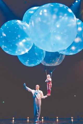 David Figlioli performing in Russia in Cirque du Soleil's CORTEO
