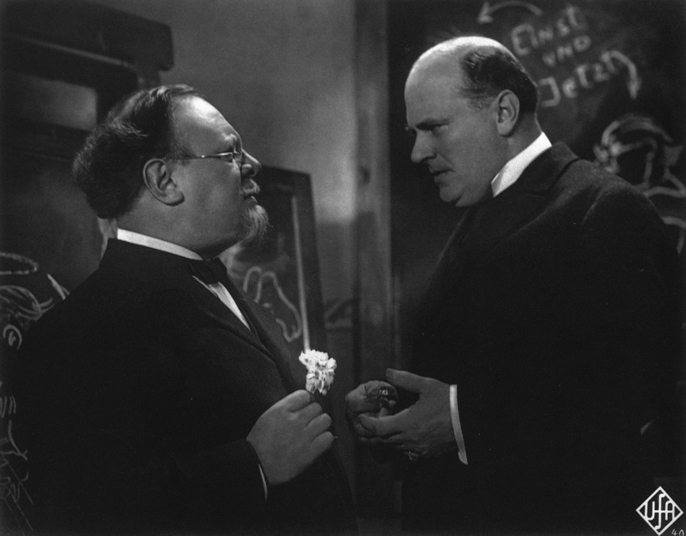 Still of Emil Jannings and Eduard von Winterstein in Der blaue Engel (1930)