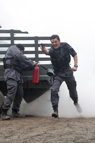 Still of Pedro Pascal in Burn Notice: The Fall of Sam Axe (2011)