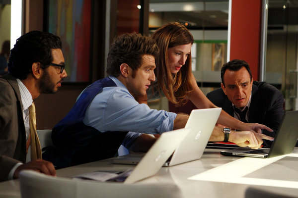 Still of Hank Azaria, Kathryn Hahn, Al Madrigal and Mo Mandel in Free Agents (2011)