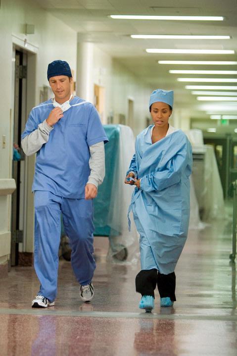 Still of Jada Pinkett Smith and Michael Vartan in Hawthorne (2009)