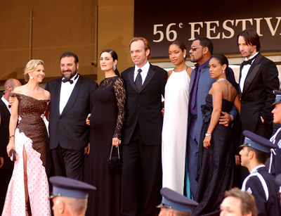 Keanu Reeves, Laurence Fishburne, Jada Pinkett Smith, Carrie-Anne Moss, Joel Silver, Gina Torres and Hugo Weaving at event of Matrica: Perkrauta (2003)