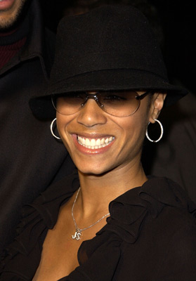 Jada Pinkett Smith at event of Juodojo vanago zutis (2001)