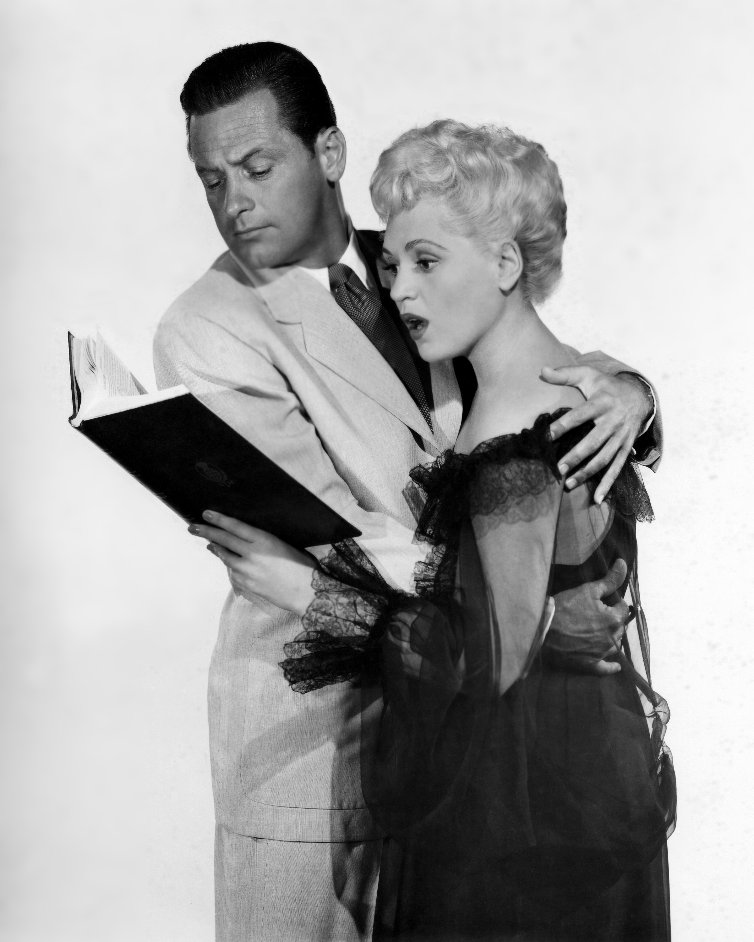 Still of William Holden and Judy Holliday in Born Yesterday (1950)