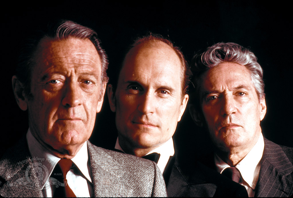 Still of William Holden, Robert Duvall and Peter Finch in Tinklas (1976)