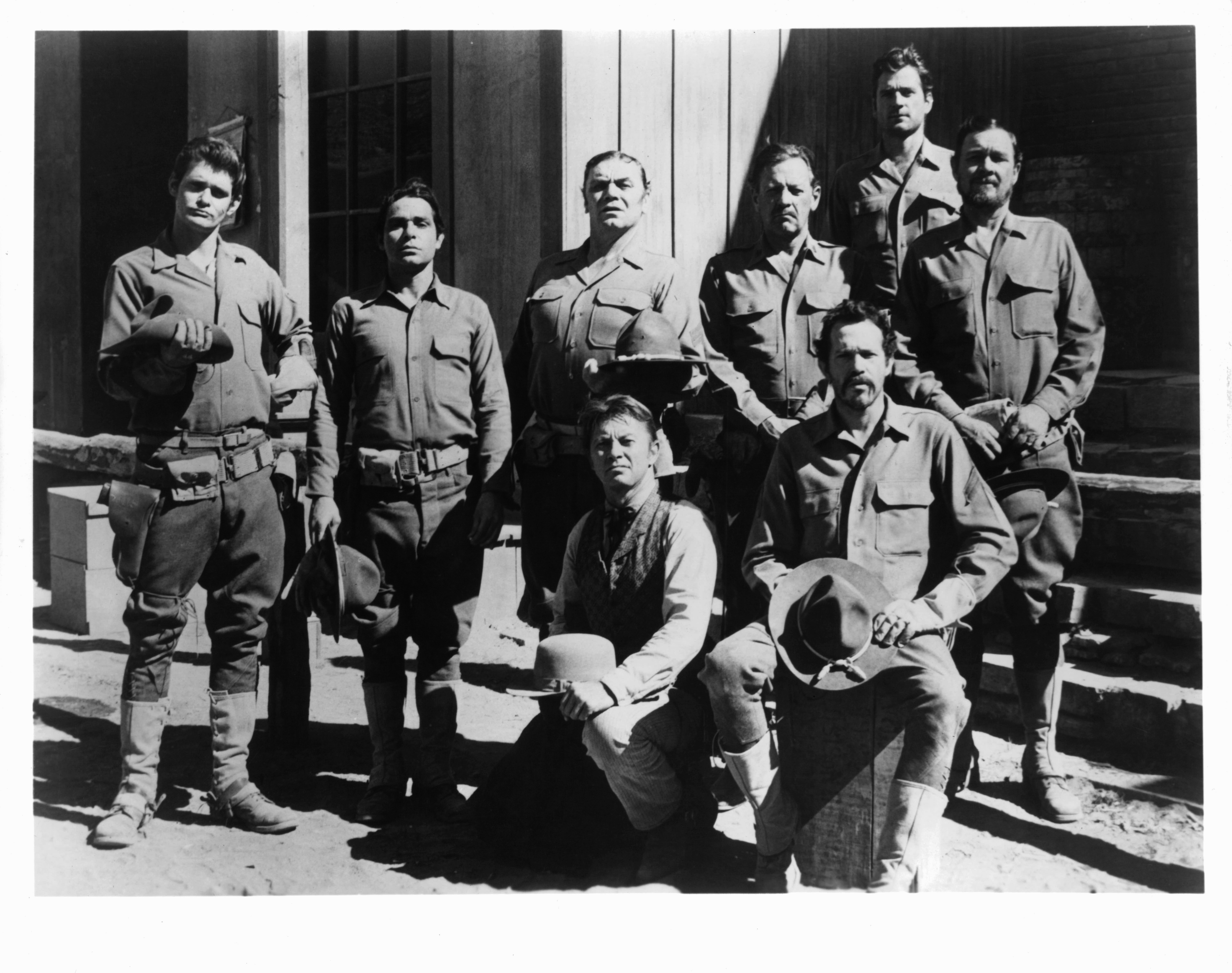 Still of William Holden, Ernest Borgnine and Warren Oates in The Wild Bunch (1969)