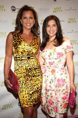 Vanessa Williams and America Ferrera at event of Ugly Betty (2006)