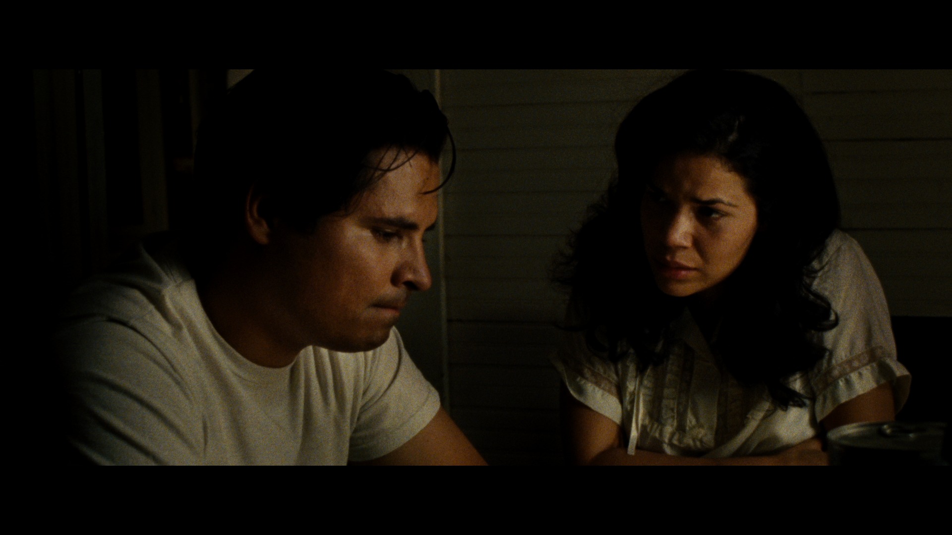Still of Michael Peña and America Ferrera in Cesar Chavez (2014)
