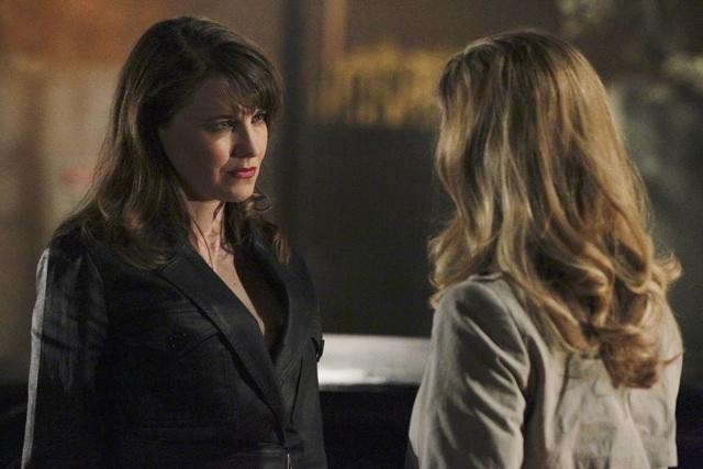 Still of Lucy Lawless and Tricia Helfer in No Ordinary Family (2010)