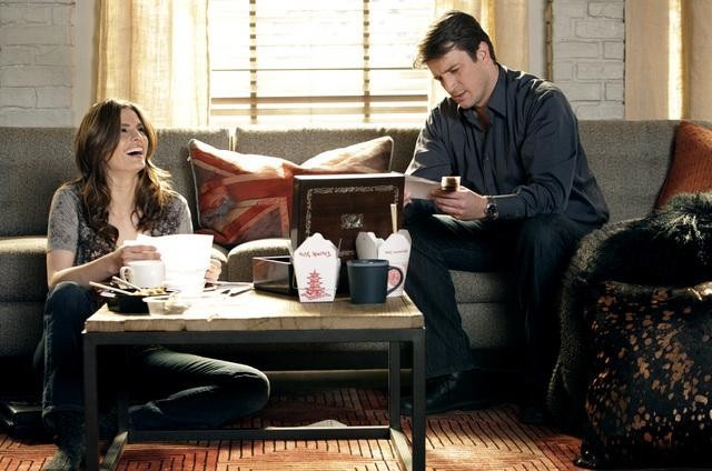 Still of Nathan Fillion and Stana Katic in Kastlas (2009)