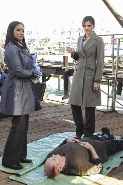 Still of Tamala Jones and Stana Katic in Kastlas (2009)