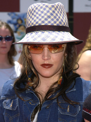 Lisa Marie Presley at event of Lilo & Stitch (2002)