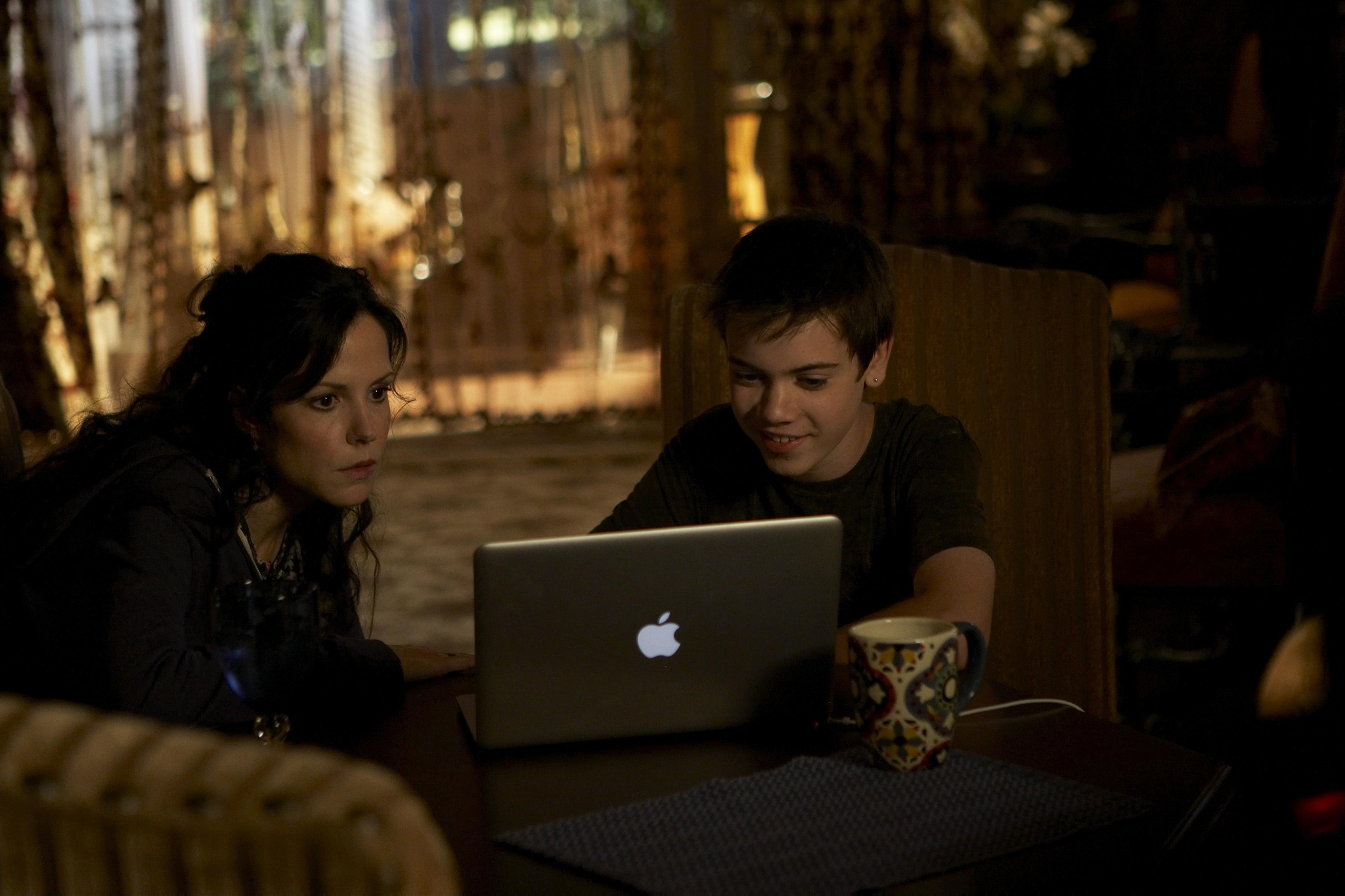 Still of Mary-Louise Parker and Alexander Gould in Weeds (2005)