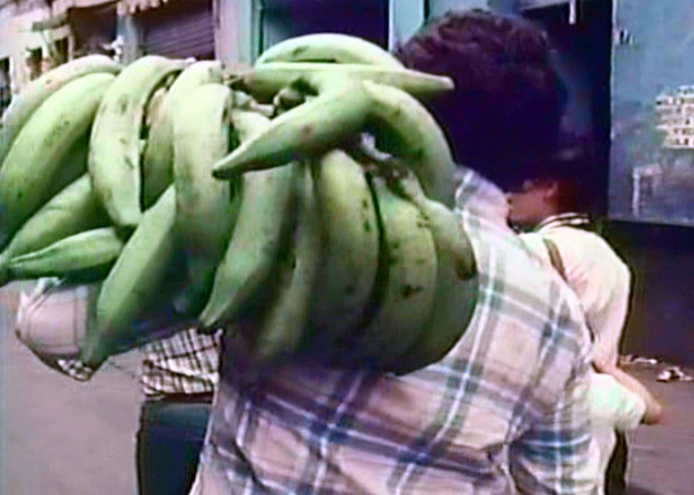 Cualquier Cosa, 1980 - Una épica compra de plátanos en el Mercado La Merced (An epic search for plaintains in La Merced Market)