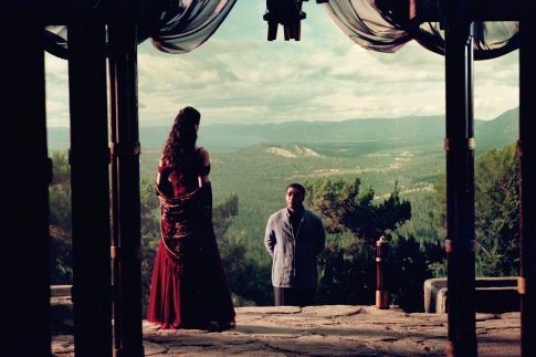 Still of Chiwetel Ejiofor and Morena Baccarin in Serenity (2005)