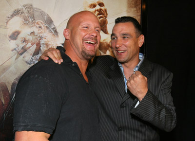 Vinnie Jones and Steve Austin at event of Pasmerktieji (2007)