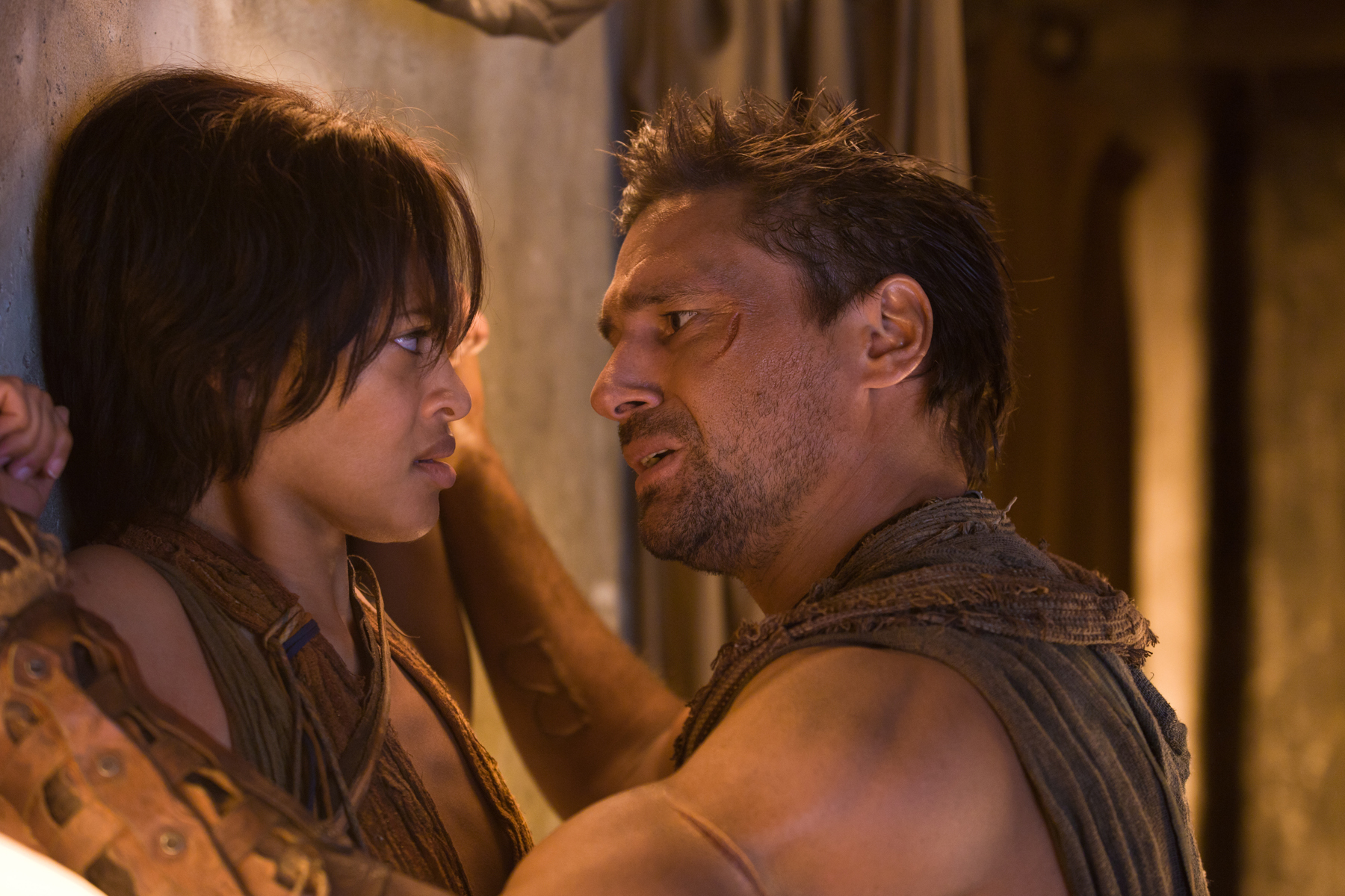 Still of Manu Bennett and Cynthia Addai-Robinson in Spartacus: Blood and Sand (2010)