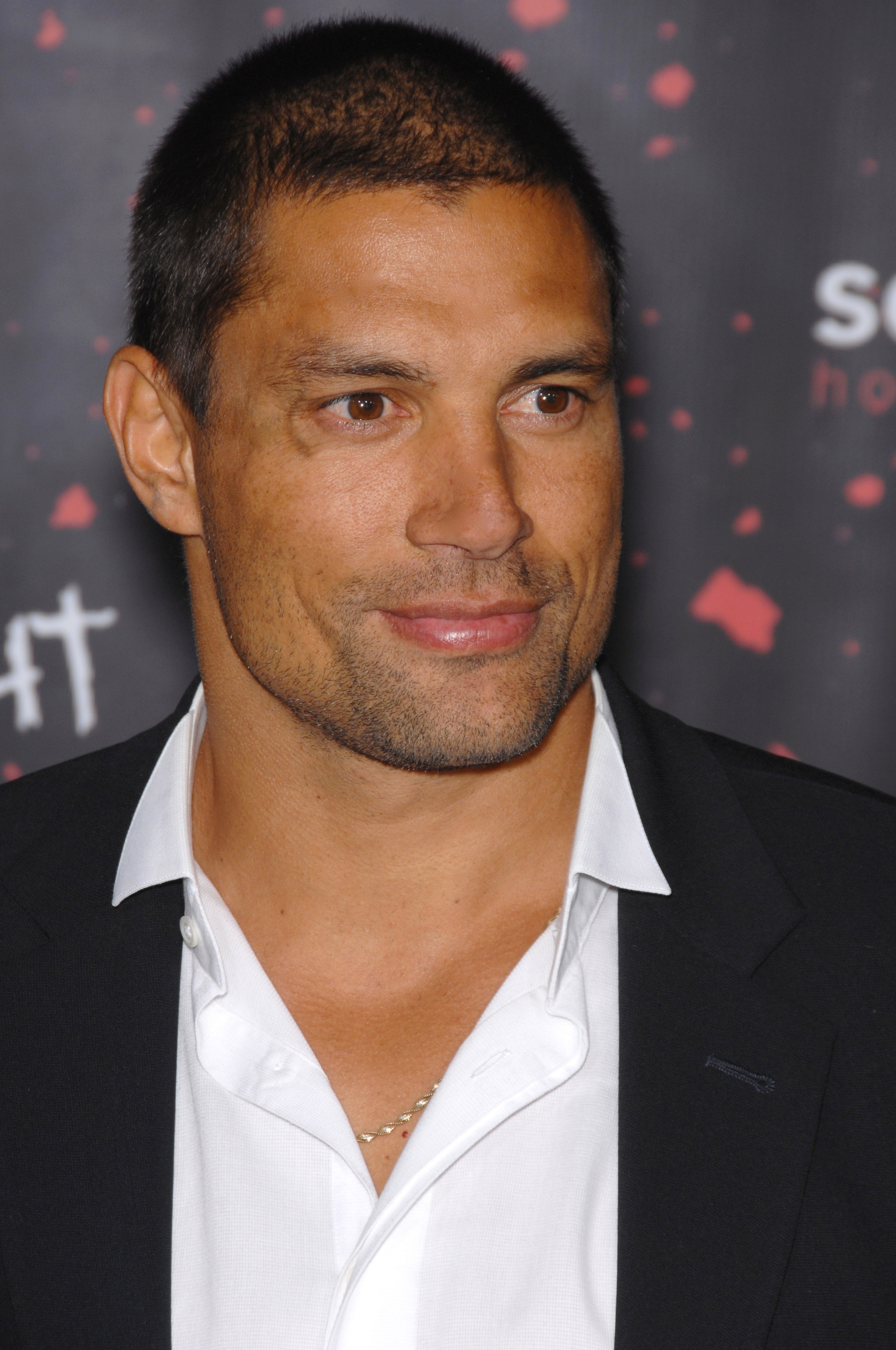 Manu Bennett