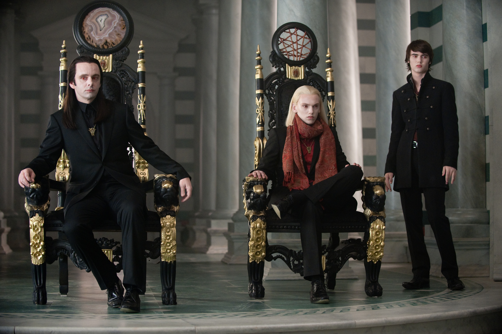 Still of Michael Sheen, Cameron Bright and Jamie Campbell Bower in Jaunatis (2009)