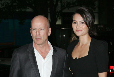 Bruce Willis and Emma Heming at event of Rizikinga erzinti diedukus (2010)