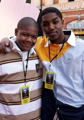 Kyle Massey and Christopher Massey at event of Chicken Little (2005)