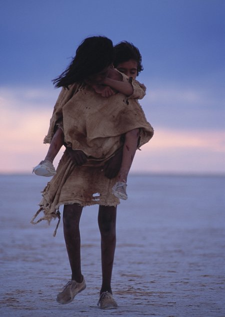 Still of Laura Monaghan and Everlyn Sampi in Rabbit-Proof Fence (2002)