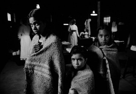 Still of Laura Monaghan, Everlyn Sampi and Tianna Sansbury in Rabbit-Proof Fence (2002)