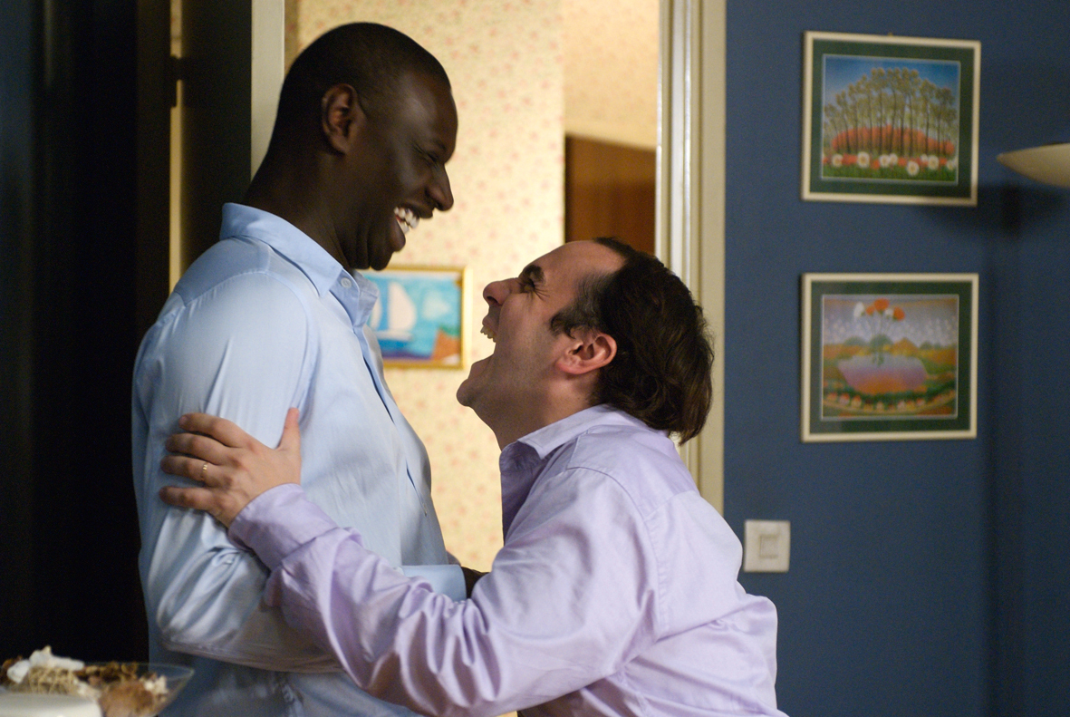 Still of Omar Sy and François-Xavier Demaison in Tellement proches (2009)