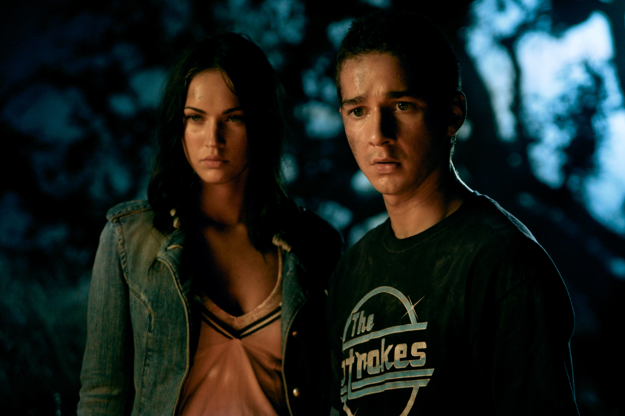 Still of Shia LaBeouf and Megan Fox in Transformers (2007)