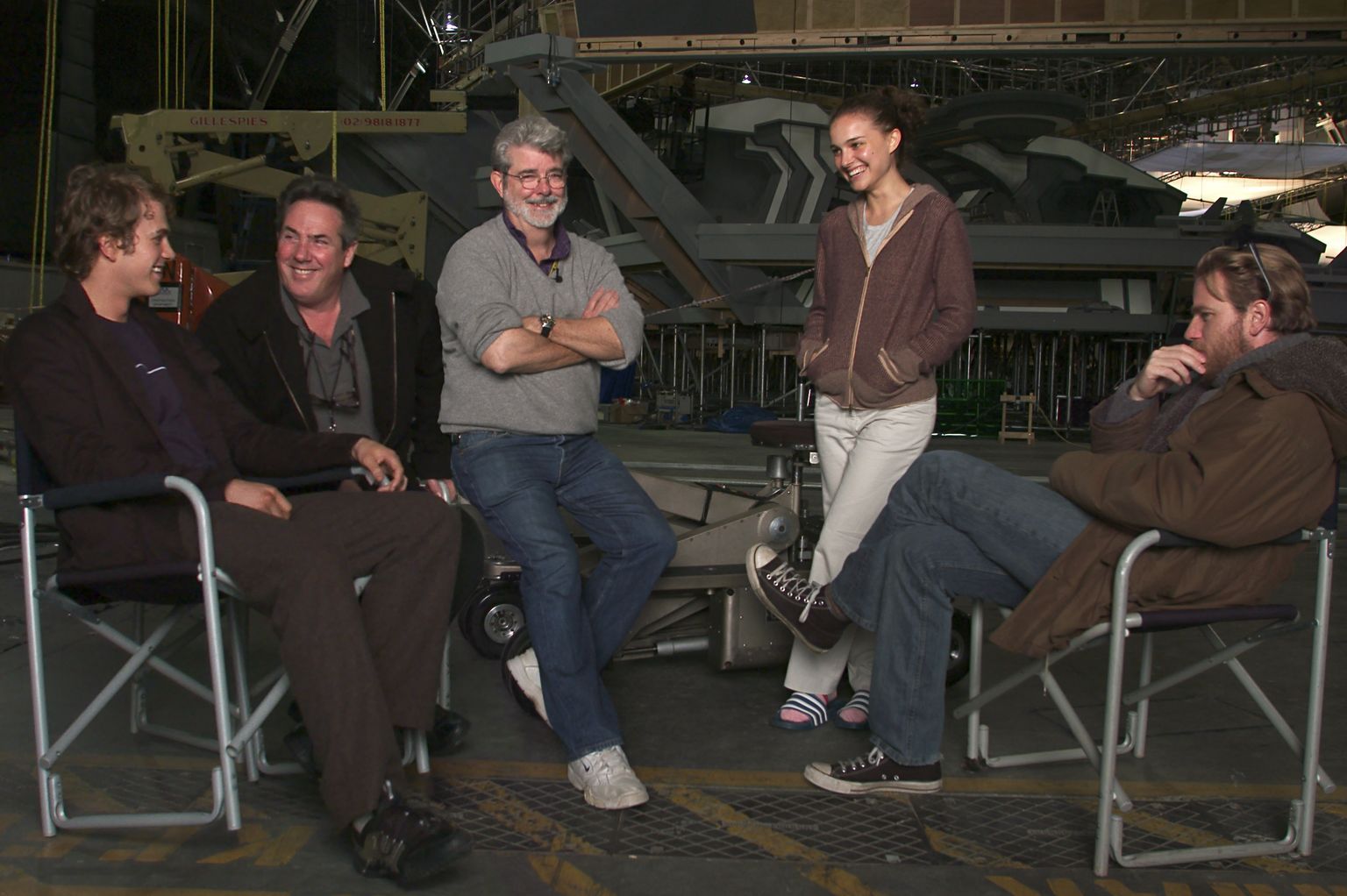 George Lucas, Ewan McGregor, Natalie Portman, Hayden Christensen and Rick McCallum in Zvaigzdziu karai. Situ kerstas (2005)