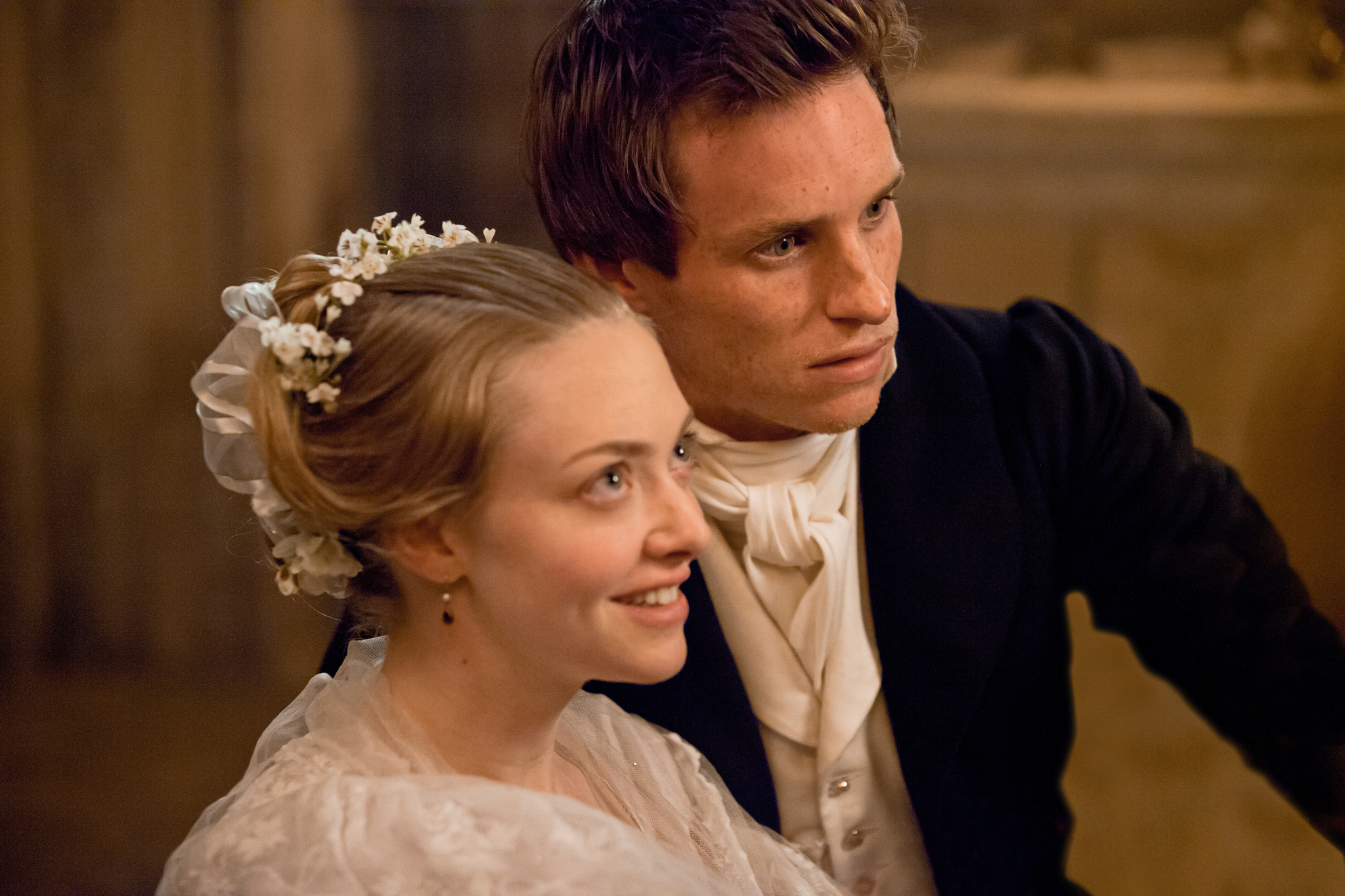 Still of Amanda Seyfried and Eddie Redmayne in Vargdieniai (2012)