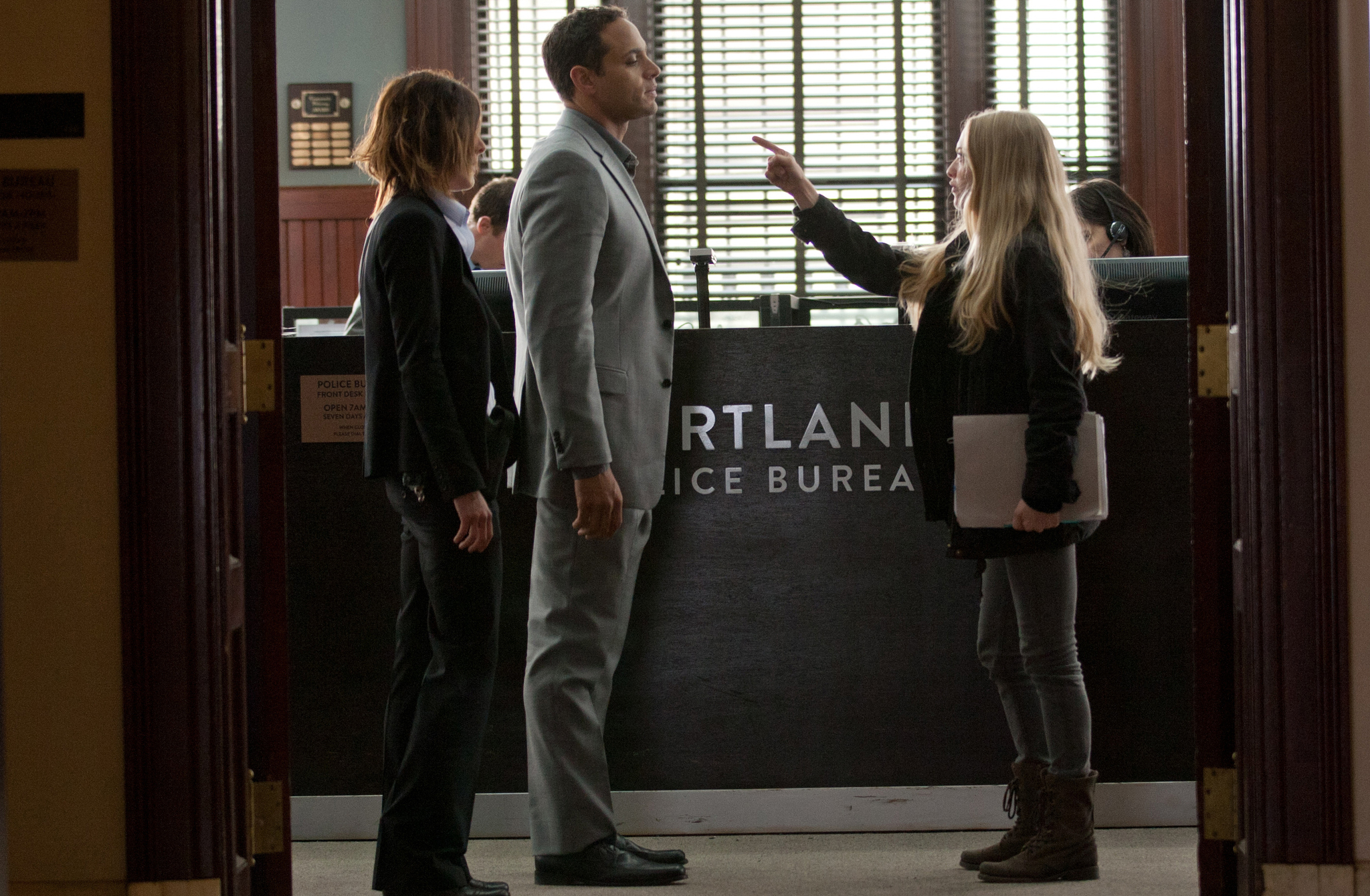 Still of Katherine Moennig, Daniel Sunjata and Amanda Seyfried in 12 vilties valandu (2012)