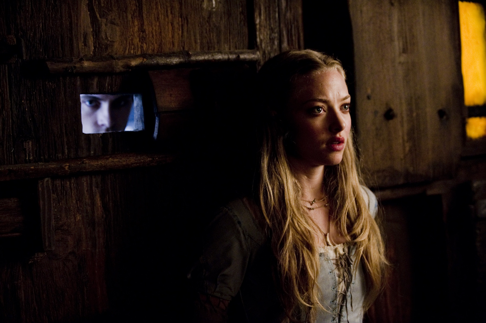 Still of Amanda Seyfried in Raudonkepuraite (2011)