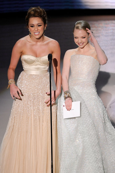 Amanda Seyfried and Miley Cyrus at event of The 82nd Annual Academy Awards (2010)