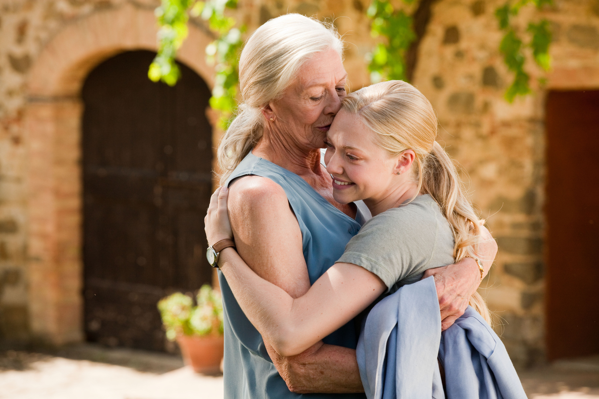 Still of Vanessa Redgrave and Amanda Seyfried in Letters to Juliet (2010)