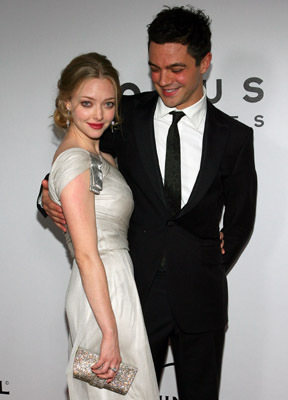 Dominic Cooper and Amanda Seyfried at event of The 66th Annual Golden Globe Awards (2009)