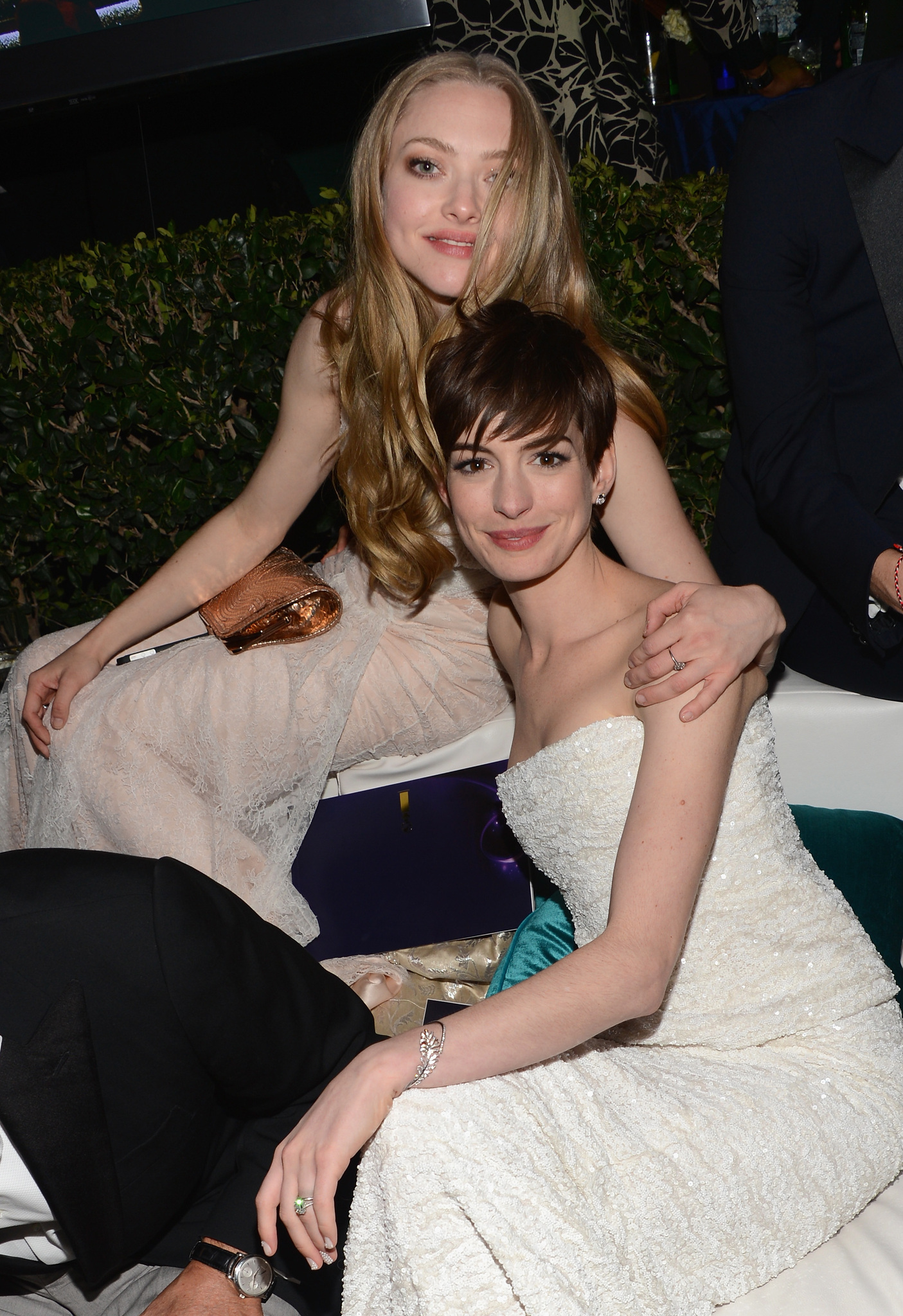 Anne Hathaway and Amanda Seyfried