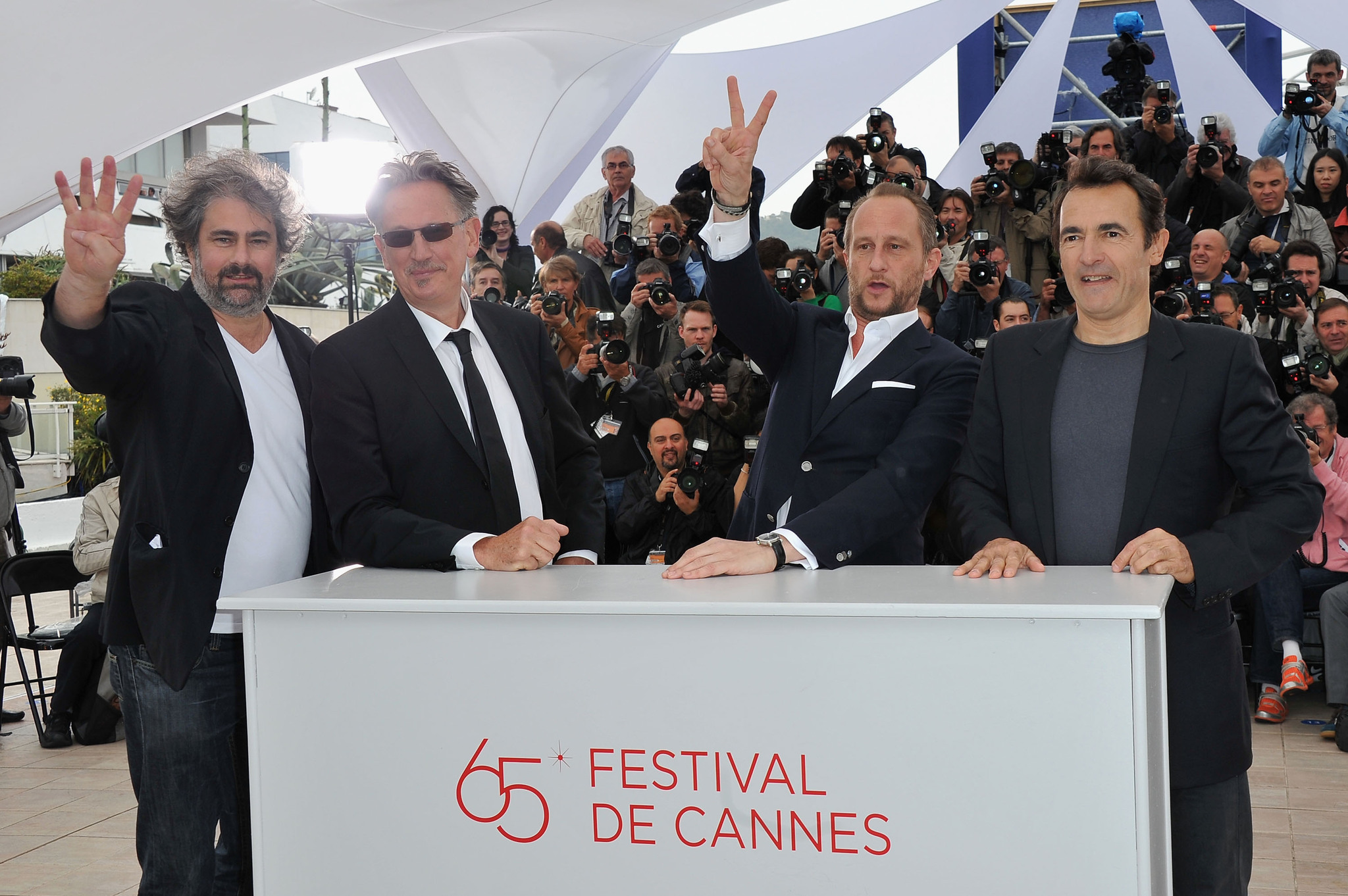Benoît Delépine, Albert Dupontel, Benoît Poelvoorde and Gustave Kervern at event of Le grand soir (2012)
