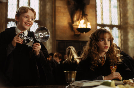 Still of Emma Watson and Hugh Mitchell in Haris Poteris ir paslapciu kambarys (2002)