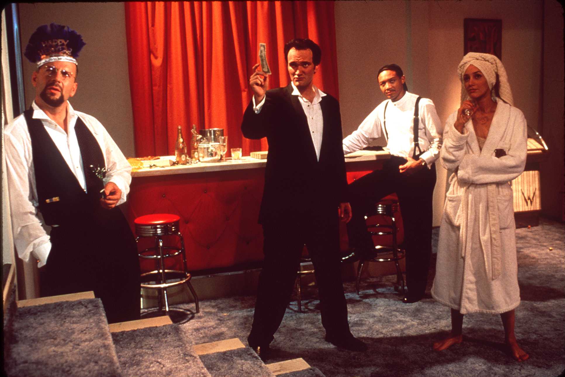 Still of Quentin Tarantino, Bruce Willis, Jennifer Beals and Paul Calderon in Four Rooms (1995)