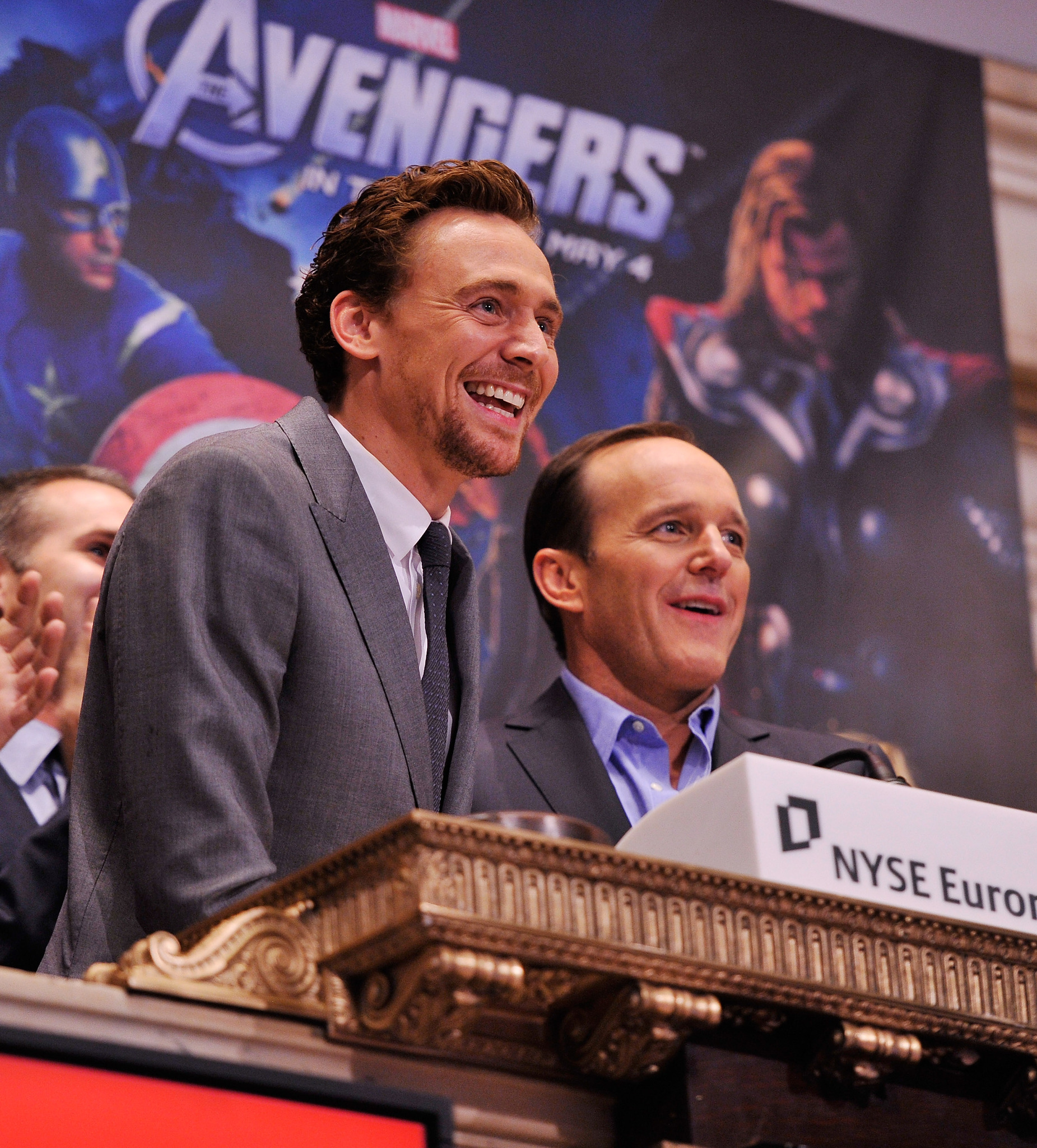 Clark Gregg and Tom Hiddleston at event of Kersytojai (2012)