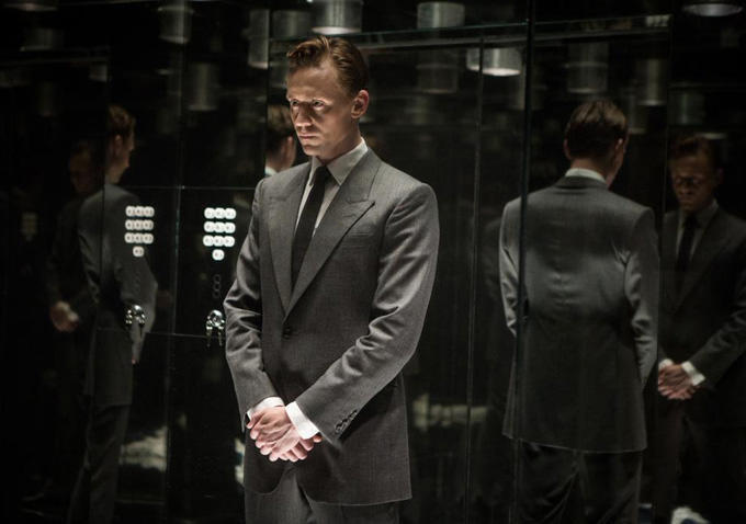 Still of Tom Hiddleston in High-Rise (2015)