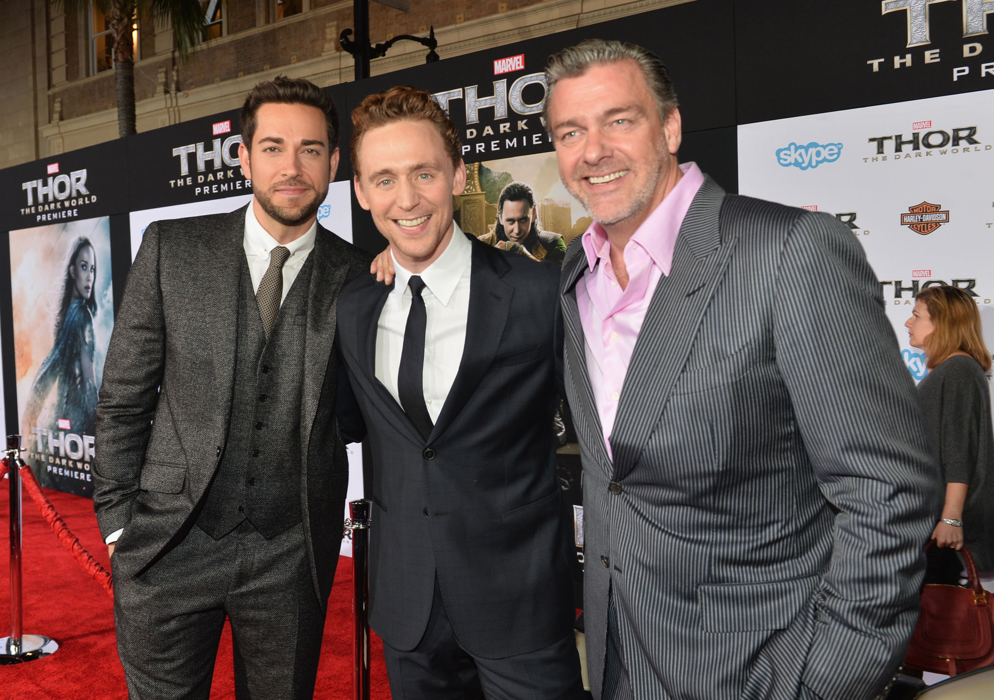 Ray Stevenson, Tom Hiddleston and Zachary Levi at event of Toras: Tamsos pasaulis (2013)