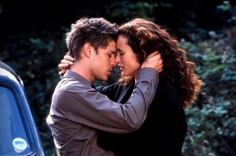 Still of Andie MacDowell and Kenny Doughty in Crush (2001)