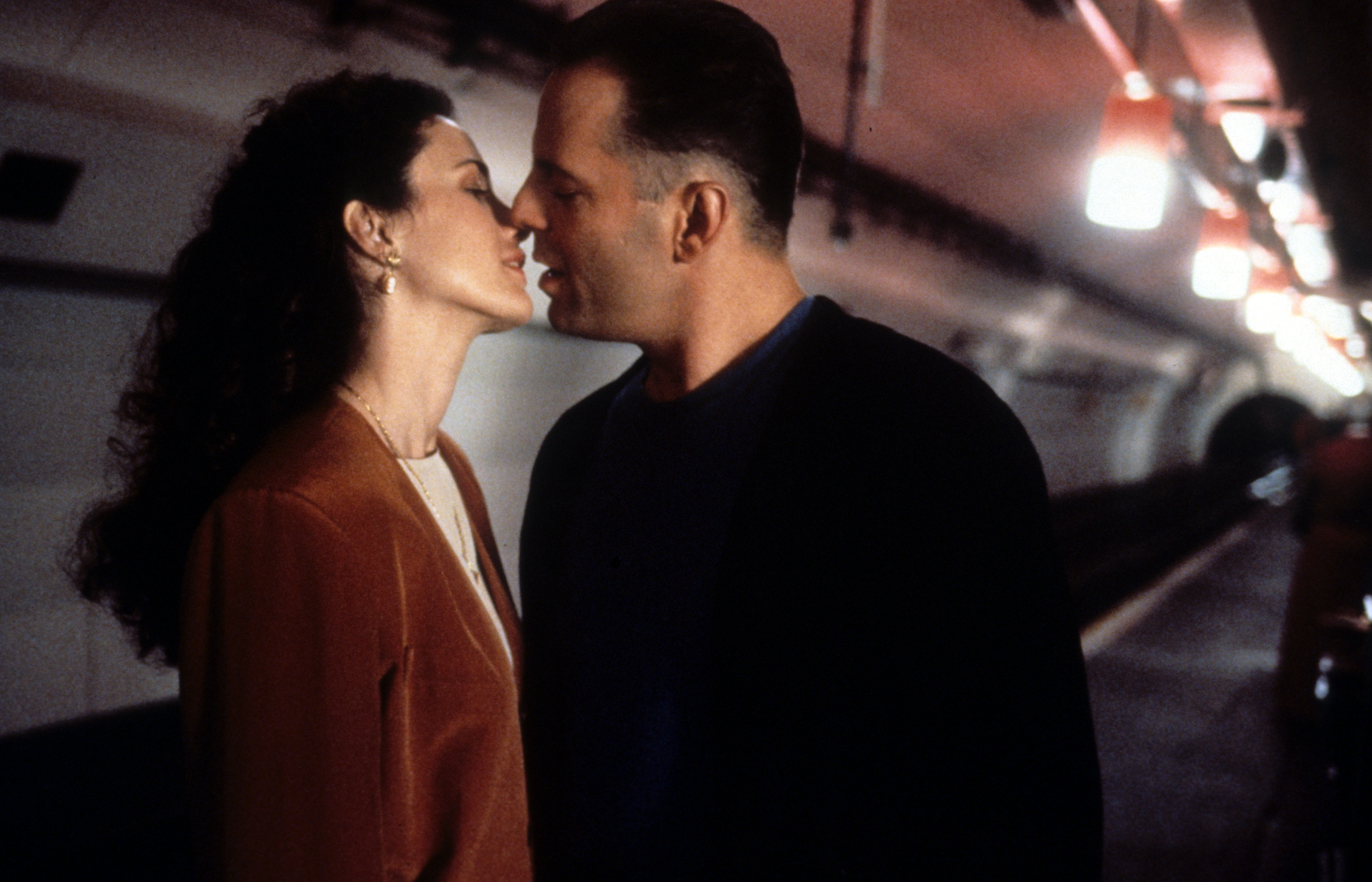 Still of Bruce Willis and Andie MacDowell in Hudson Hawk (1991)