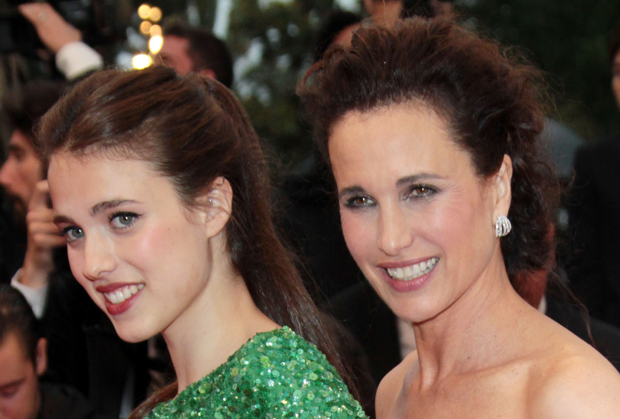 Andie MacDowell and Margaret Qualley at event of Tereses nuodeme (2012)